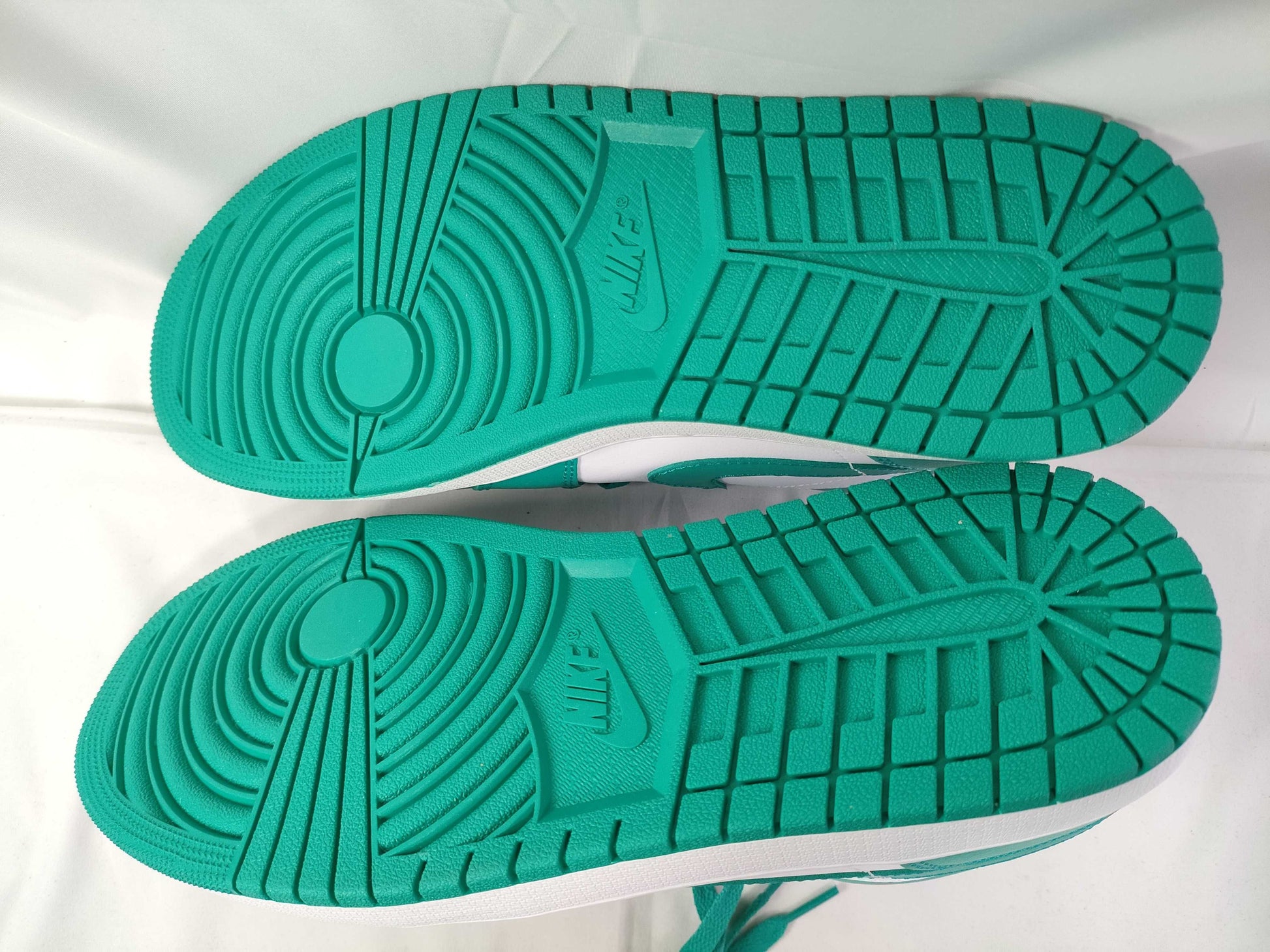 New NIKE WMNS AIR JORDAN1 LOW DC0774 132 Sneakers