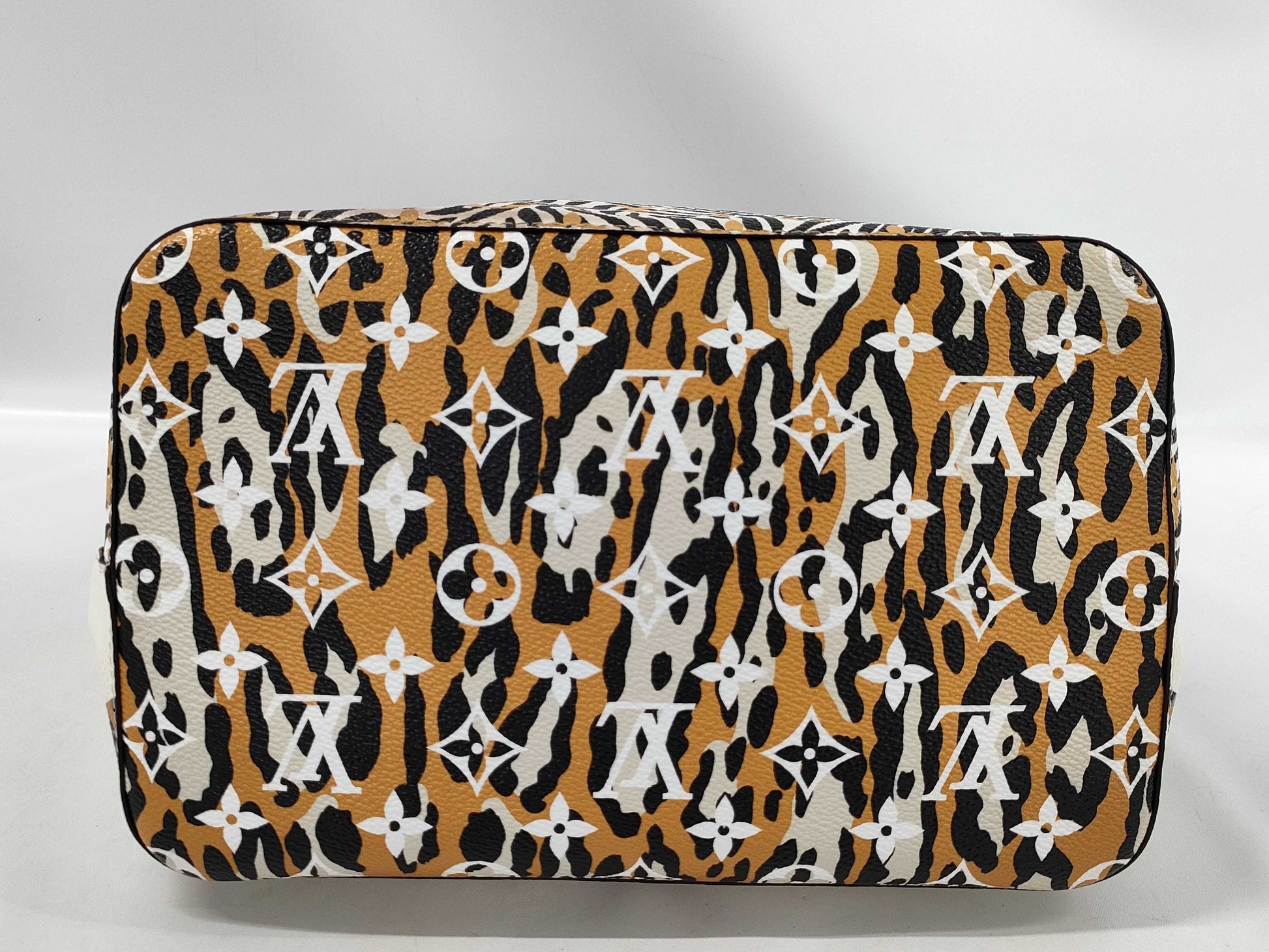 LOUIS VUITTON Louis Vuitton Monogram Jungle Neonoe M44679 Bag