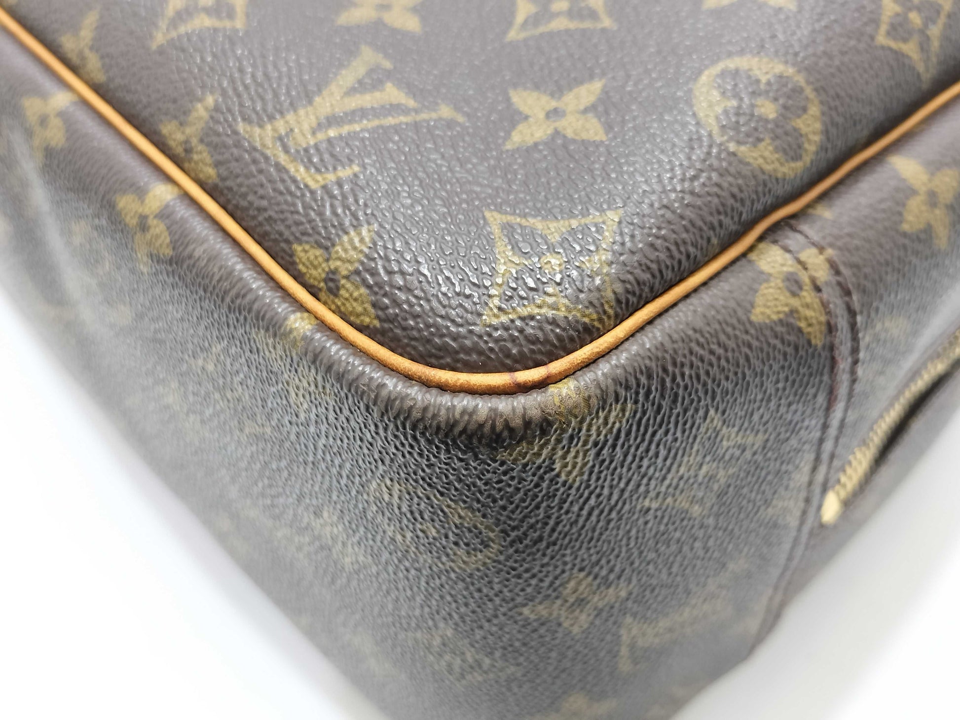 LOUIS VUITTON Monogram Louis Vuitton Monogram Deauville Handbag