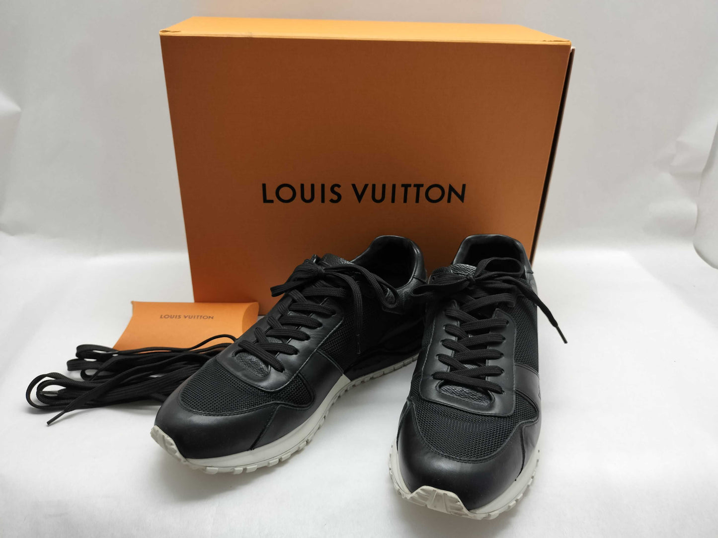 LOUIS VUITTON ◎. Sneakers