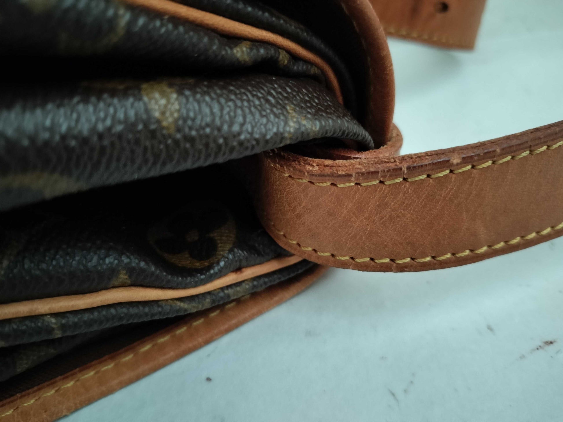 LOUIS VUITTON Monogram LOUIS VUITTON Monogram M42256 Saumur 30 Shoulder Bag Shoulder Bag