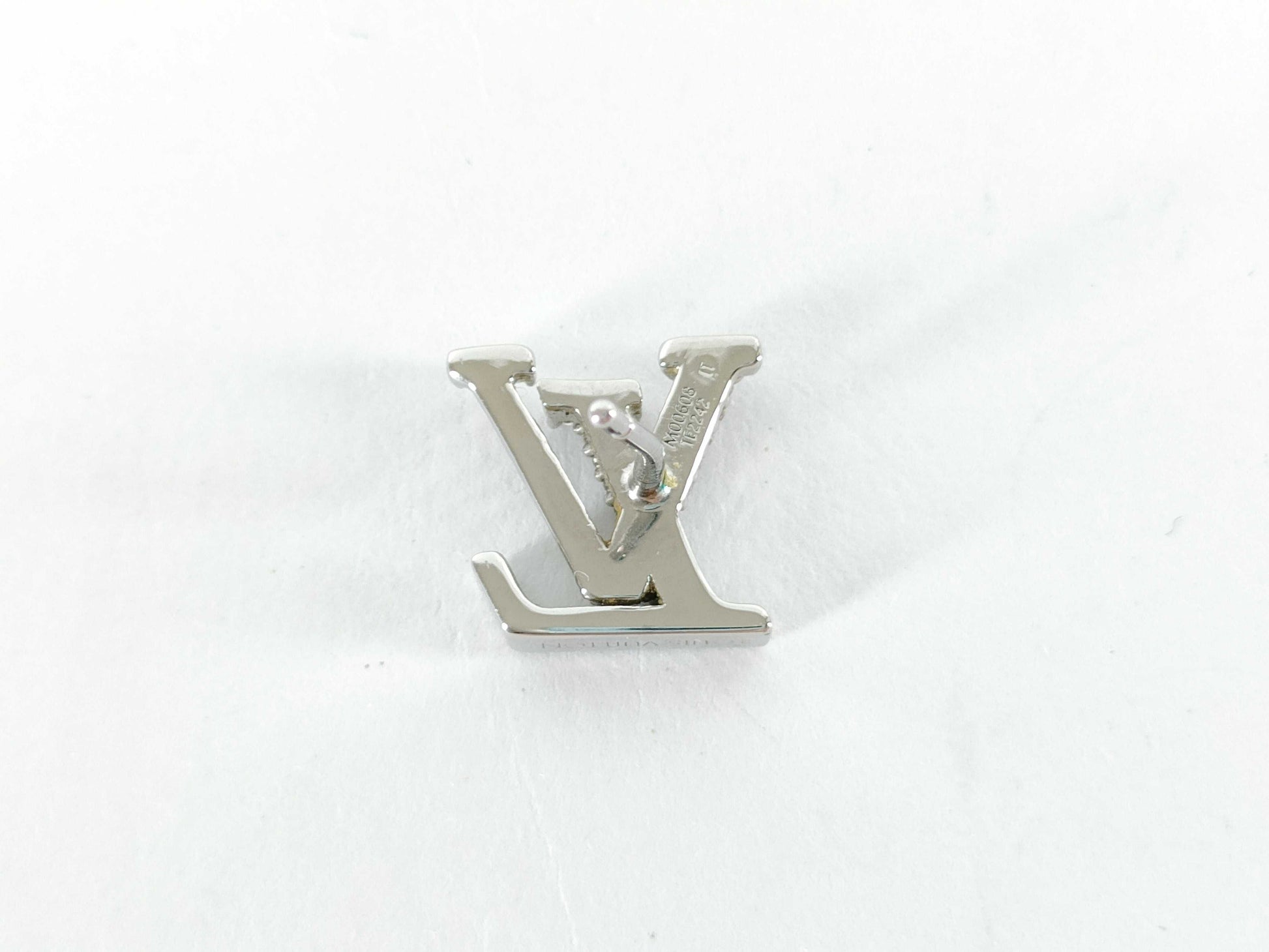 LOUIS VUITTON Earrings, 18g each