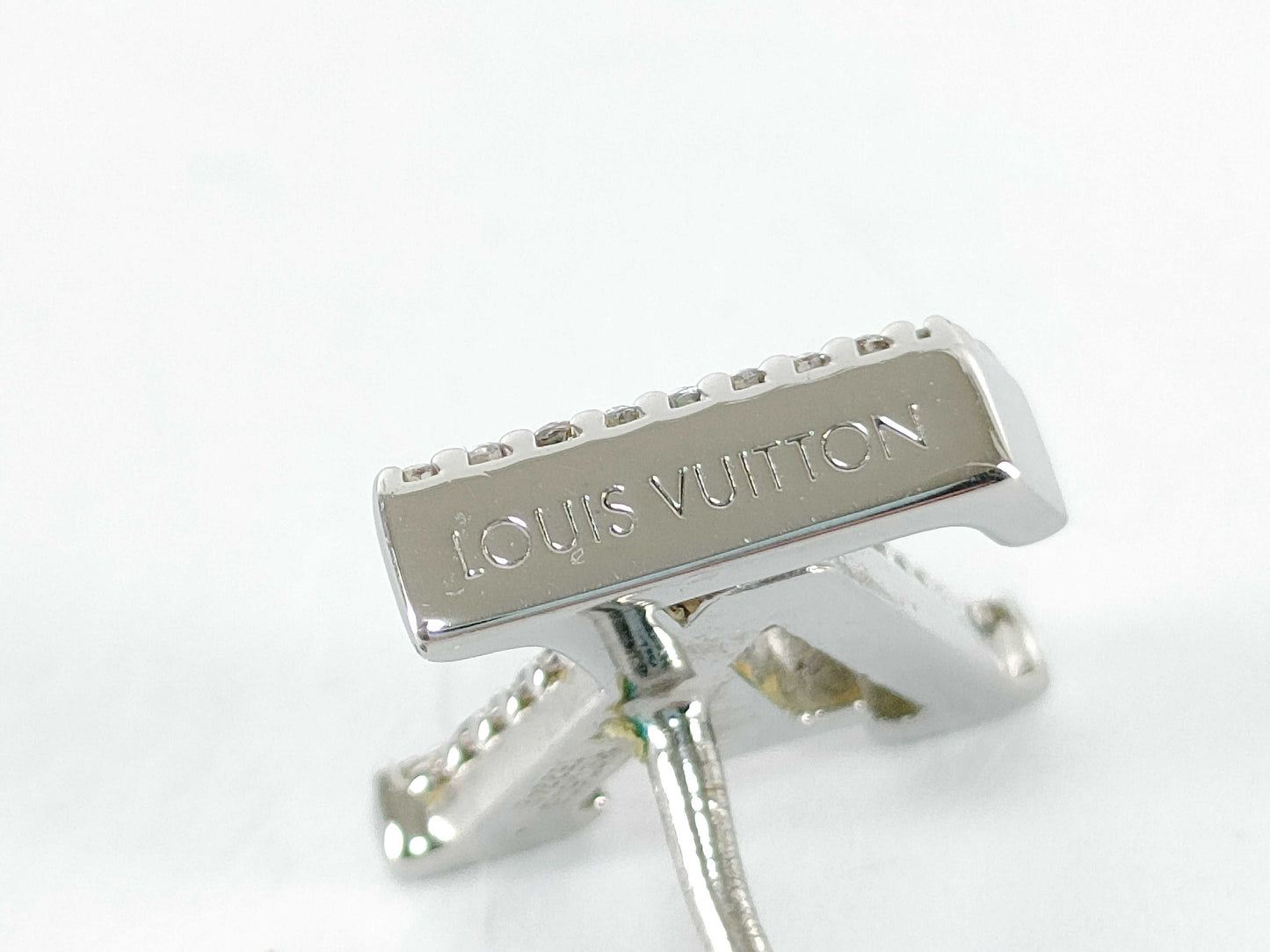 LOUIS VUITTON Earrings, 18g each