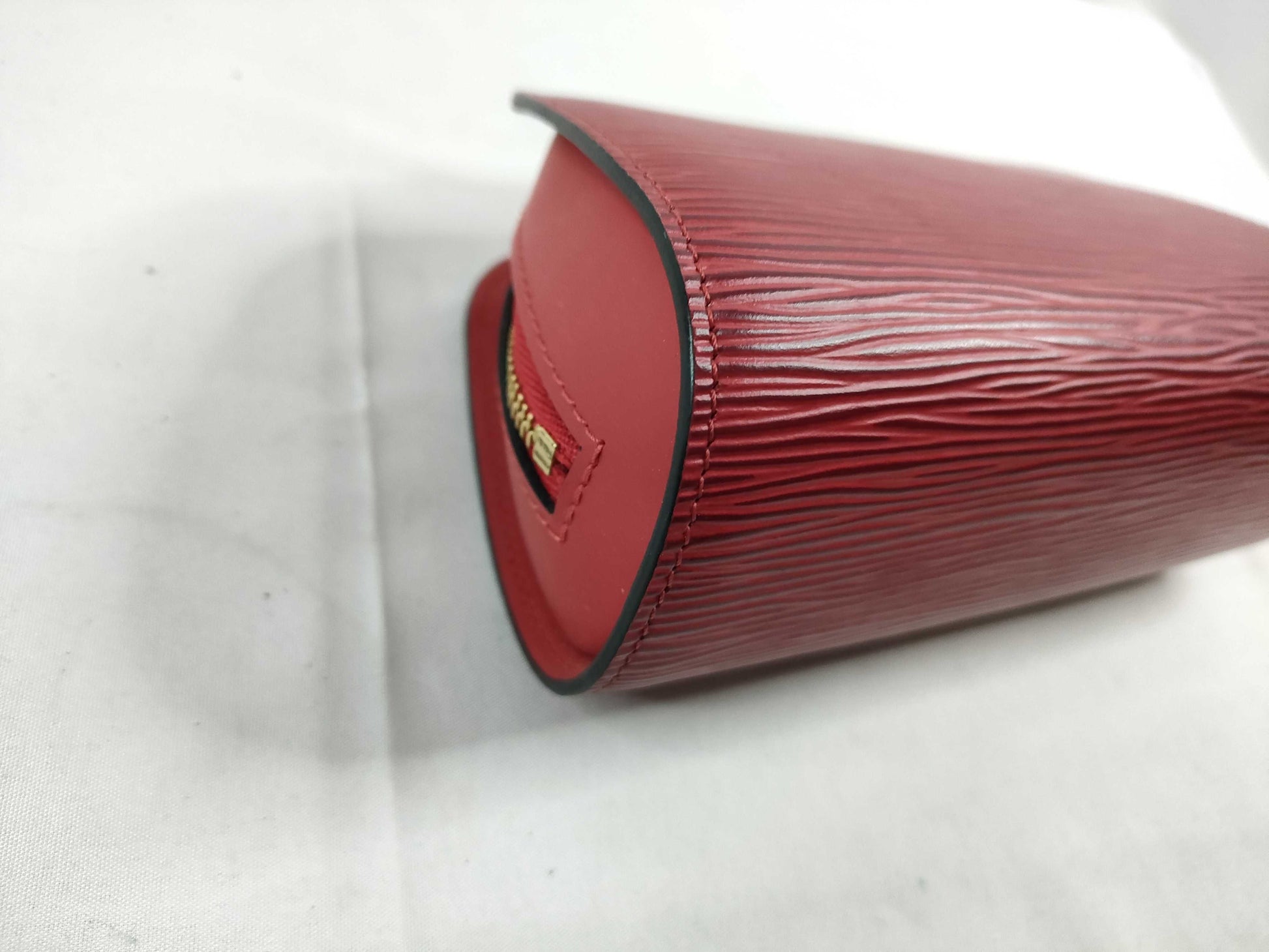 LOUIS VUITTON Epi Dauphine PM Pouch in Castilian Red M48447