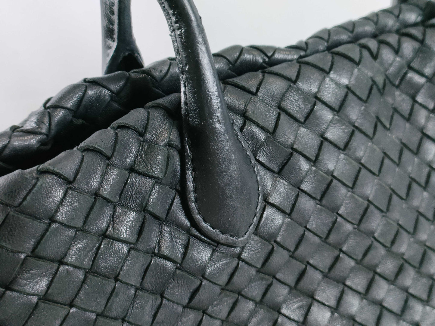 BOTTEGA VENETA Intrecciato Leather Bucket Black Tote Bag