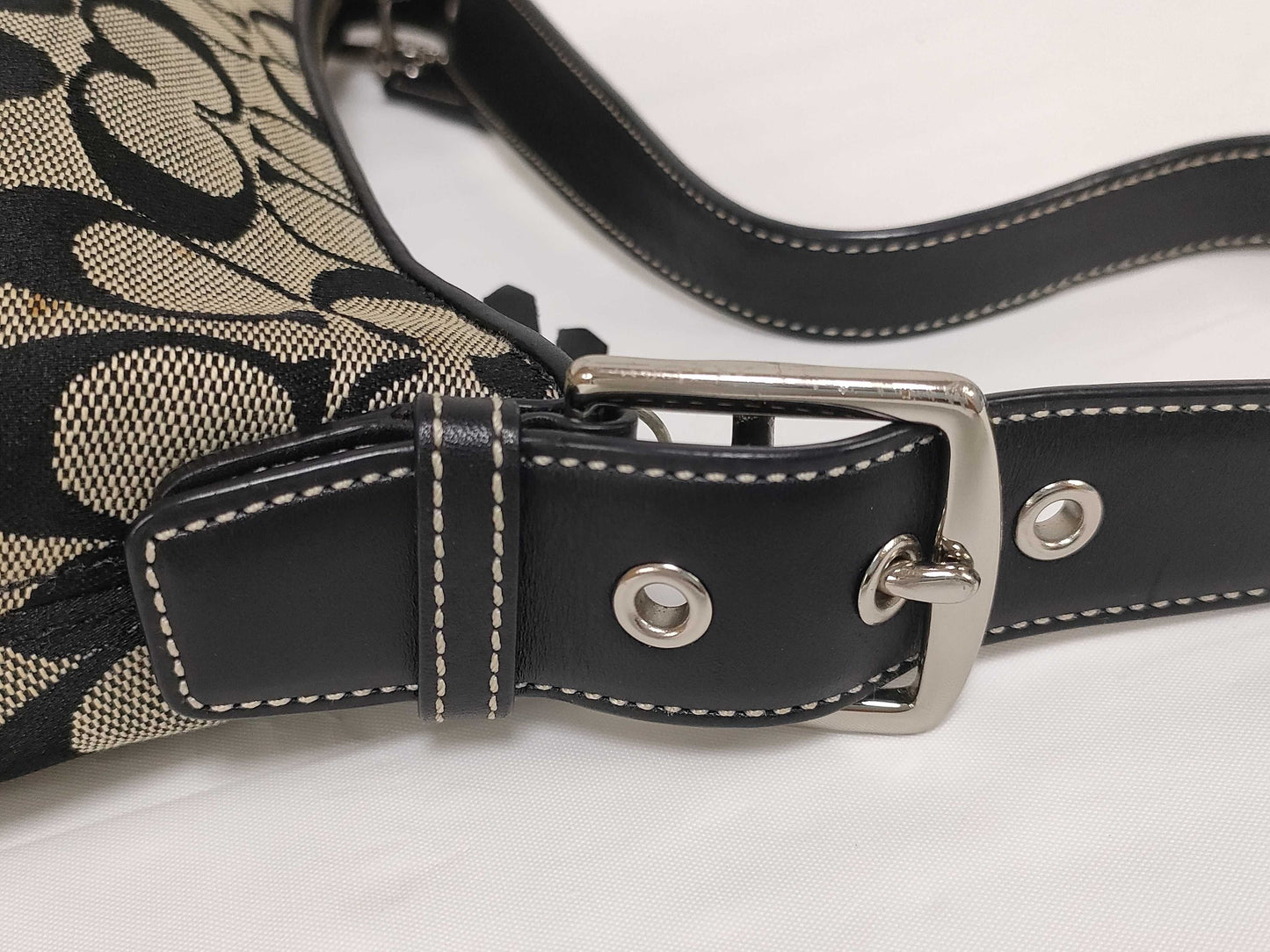 COACH Signature One-Shoulder Bag B05N 6371