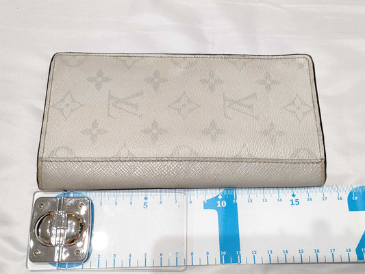 LOUIS VUITTON Taiga Rama Portefeuille Brazza NM White Blanc Long Wallet M30889 Wallet