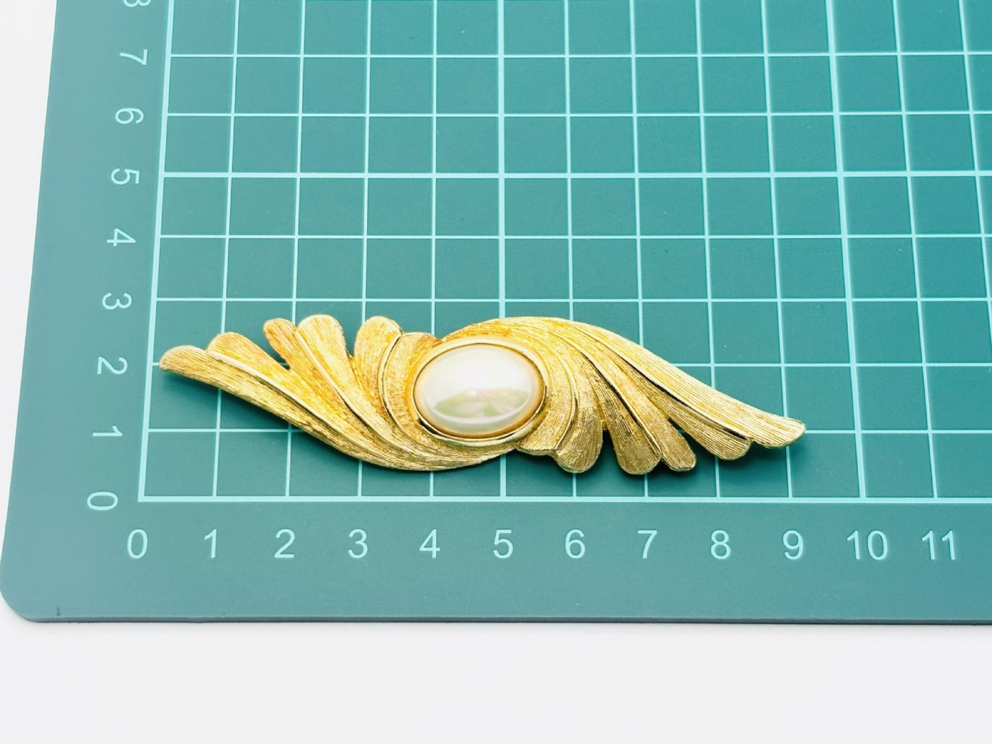 Dior Faux Pearl Wings Feather Brooch Gold