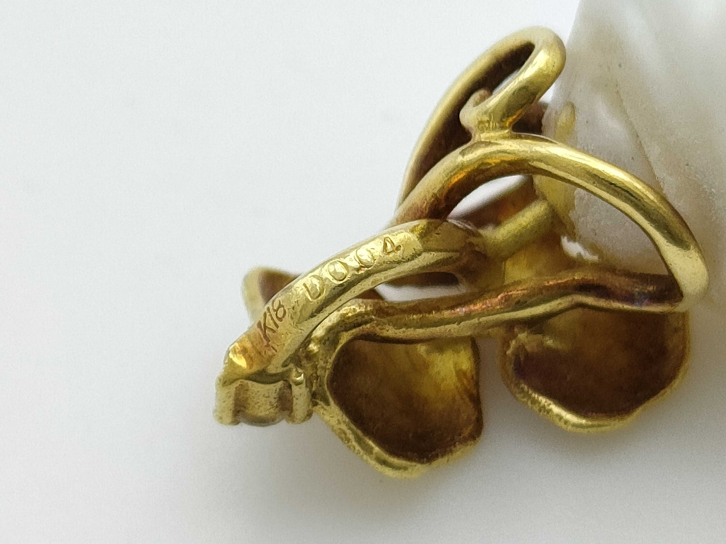 Semi-round pearl, diameter approximately 13.9mm, D0.04ct, 18K gold, 5.8g, pendant top