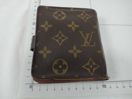 LOUIS VUITTON Monogram Louis Vuitton Monogram Folding Wallet