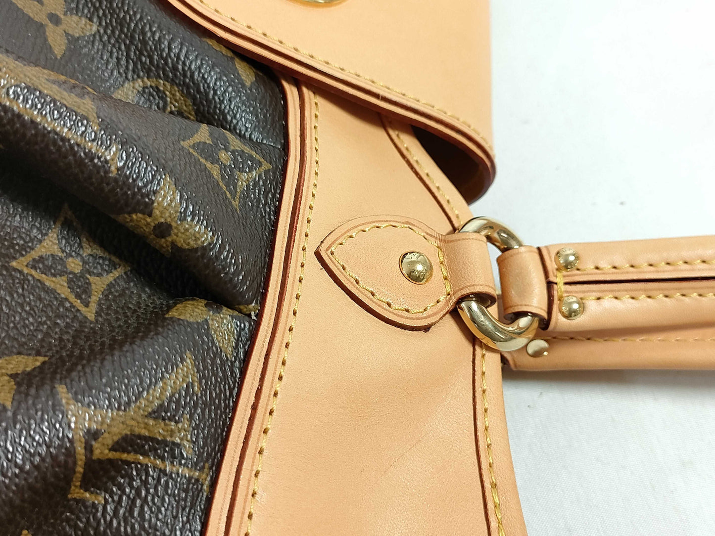 LOUIS VUITTON Monogram LOUIS VUITTON Boetie Handbag