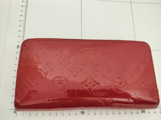 LOUIS VUITTON Vernis Zippy Wallet Wallet