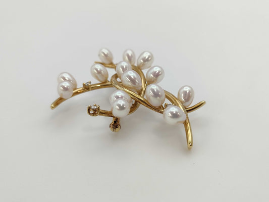 TASAKI Semi-Round Pearl, Diameter 4.4-5.5mm, D0.14ct, 18K Gold, 10.9g, Brooch