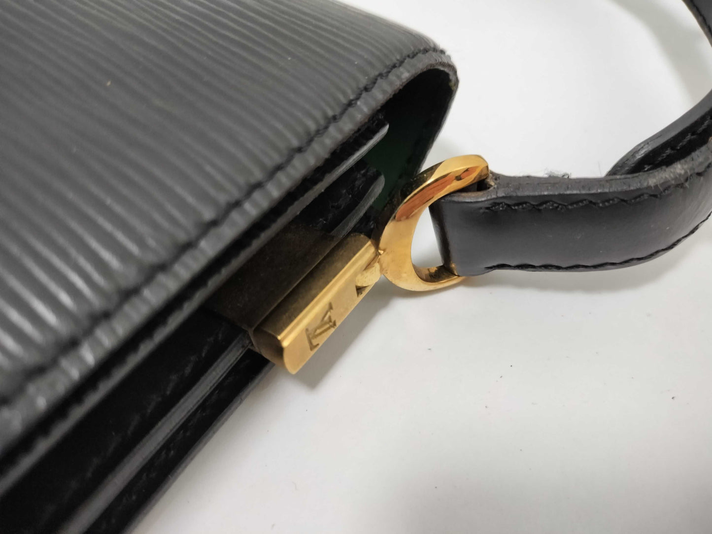 LOUIS VUITTON Epi Free Run Handbag M52414 VI0970 Handbag