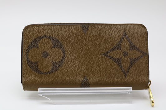 LOUIS VUITTON Monogram Giant Reverse Wallet