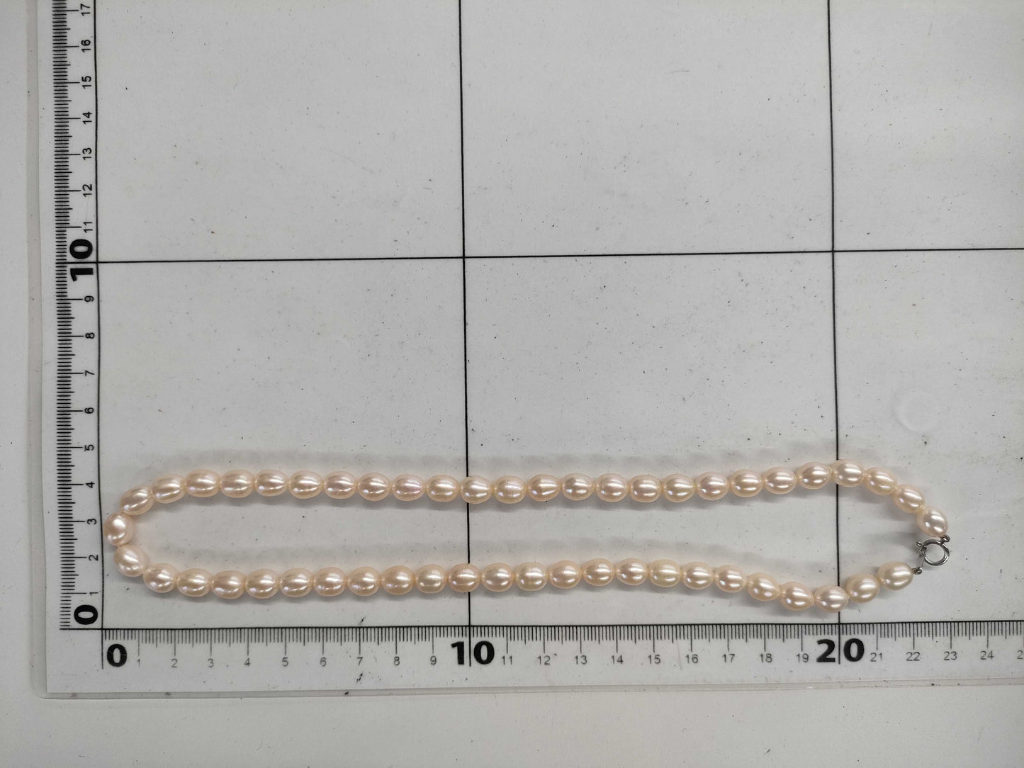 Semi-round pearl, diameter approximately 6.9-7.4mm, 18K white gold, 32.7g, necklace