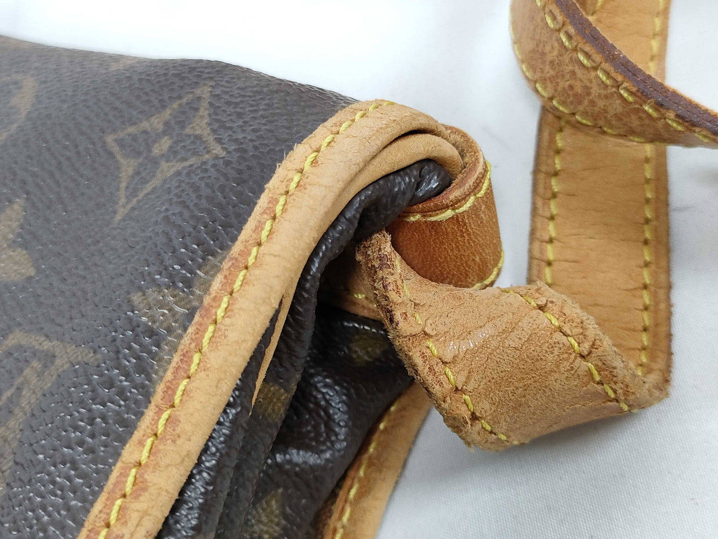 LOUIS VUITTON Monogram M42256 Saumur Shoulder Bag