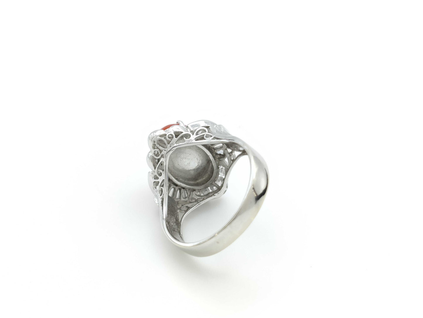 Coral ring, 4.677ct, D0.66ct, 750, 7.8g