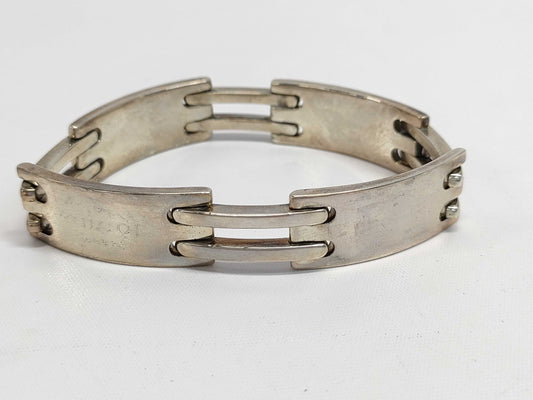 GUCCI Logo Plate Link Bracelet/Bangle