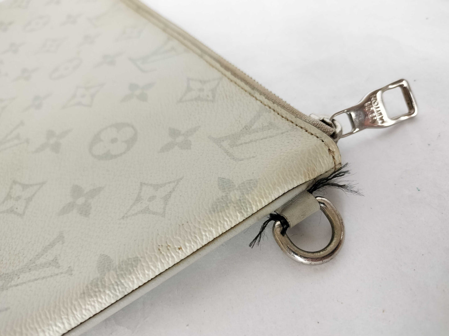 LOUIS VUITTON Monogram LOUIS VUITTON Zipped Pouch GM Monogram/White/Gray Pouch