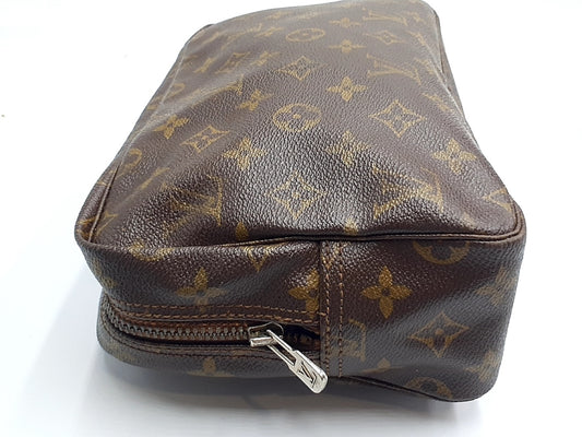 LOUIS VUITTON Monogram 4-Piece Set Monogram True Toilet 28 Second Bag