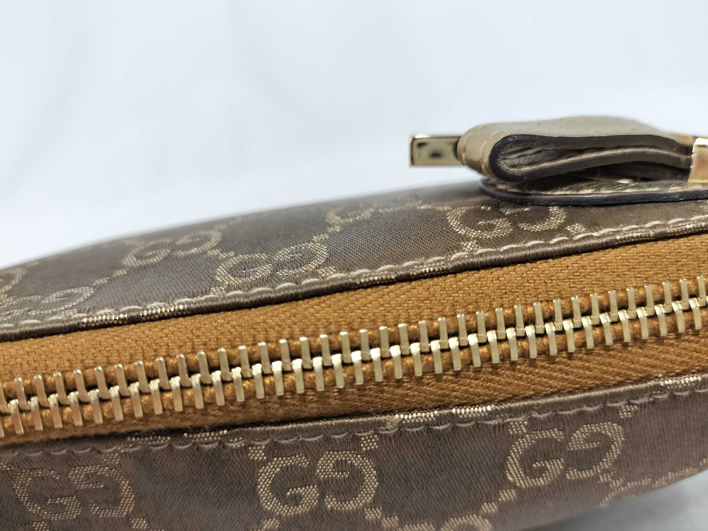 GUCCI GG Canvas Pouch Gucci GG Canvas Pouch