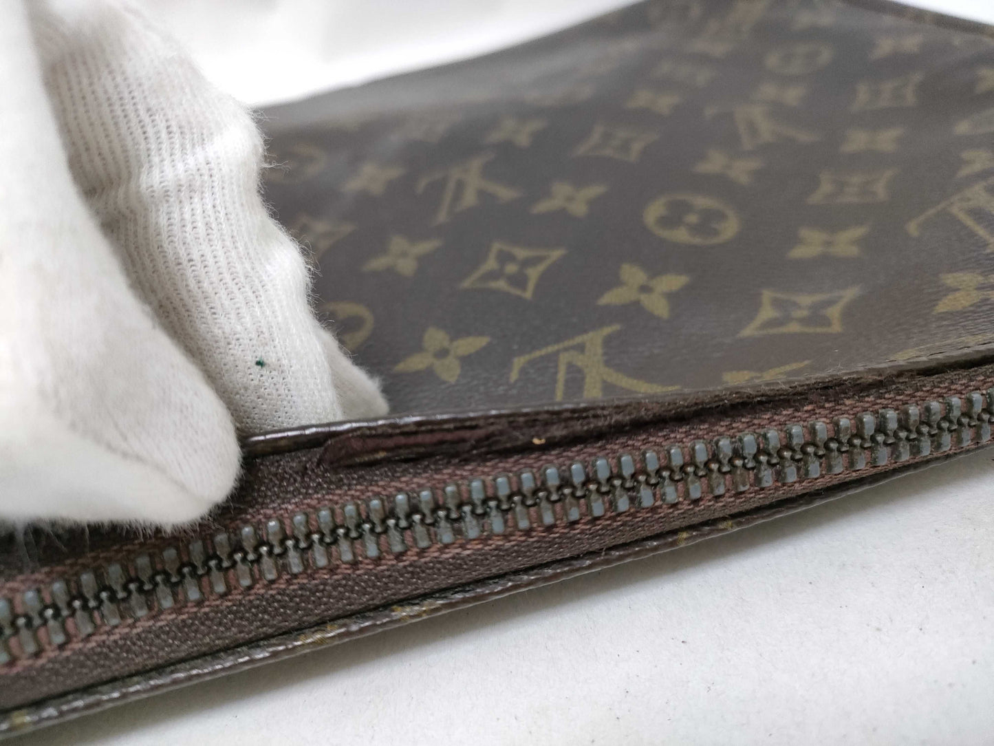 LOUIS VUITTON Monogram Louis Vuitton Clutch Bag