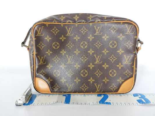LOUIS VUITTON Monogram LOUIS VUITTON Louis Vuitton Monogram Nile M45244 Shoulder Bag Shoulder Bag