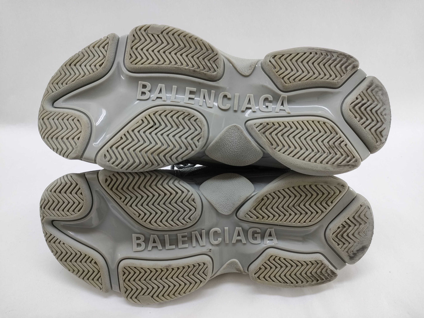 BALENCIAGA BALENCIAGA Triple S Sneakers Grey Sneakers