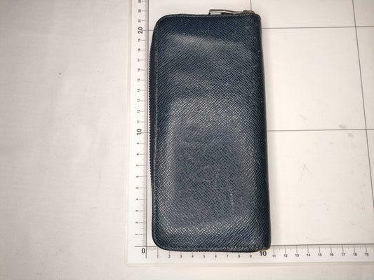 LOUIS VUITTON Taiga Vuitton Vertical Taiga M32837 CA0127 Wallet