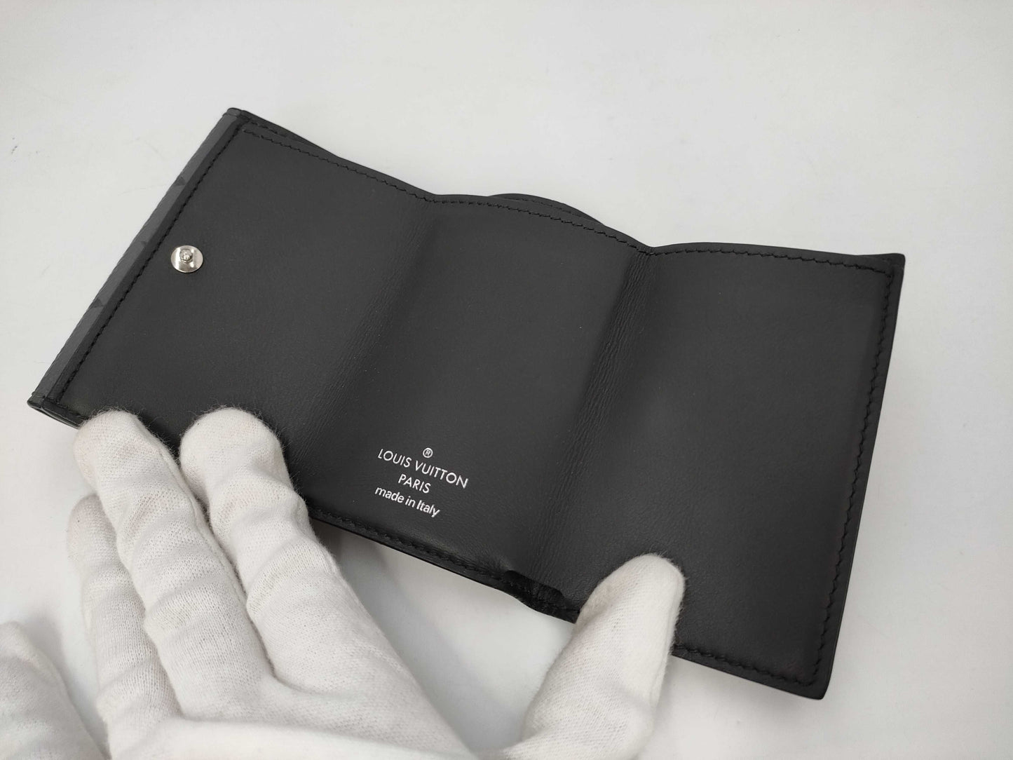 LOUIS VUITTON Monogram Eclipse Discovery Compact Wallet Wallet