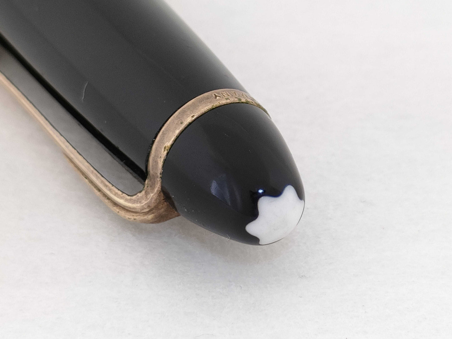 MONTBLANC Meisterstück No. 146 Fountain Pen, Resin x 14K Gold Nib, Black x Gold