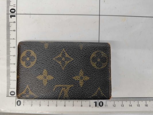LOUIS VUITTON LV Keycase Keychain