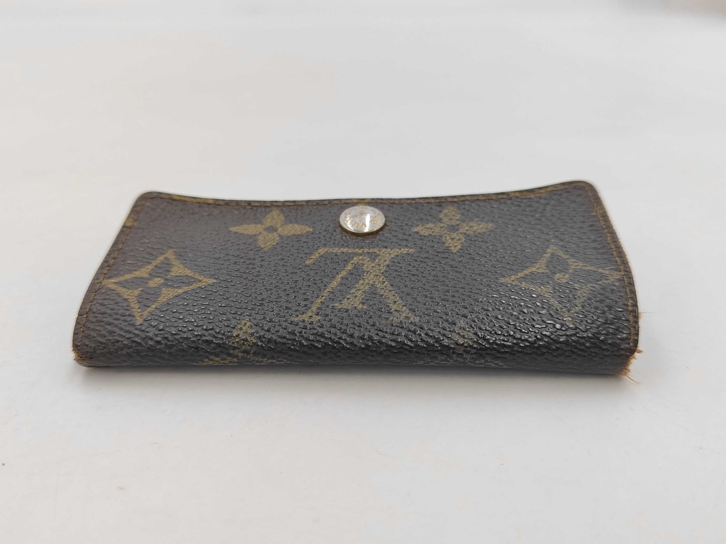LOUIS VUITTON LV Keycase Keychain