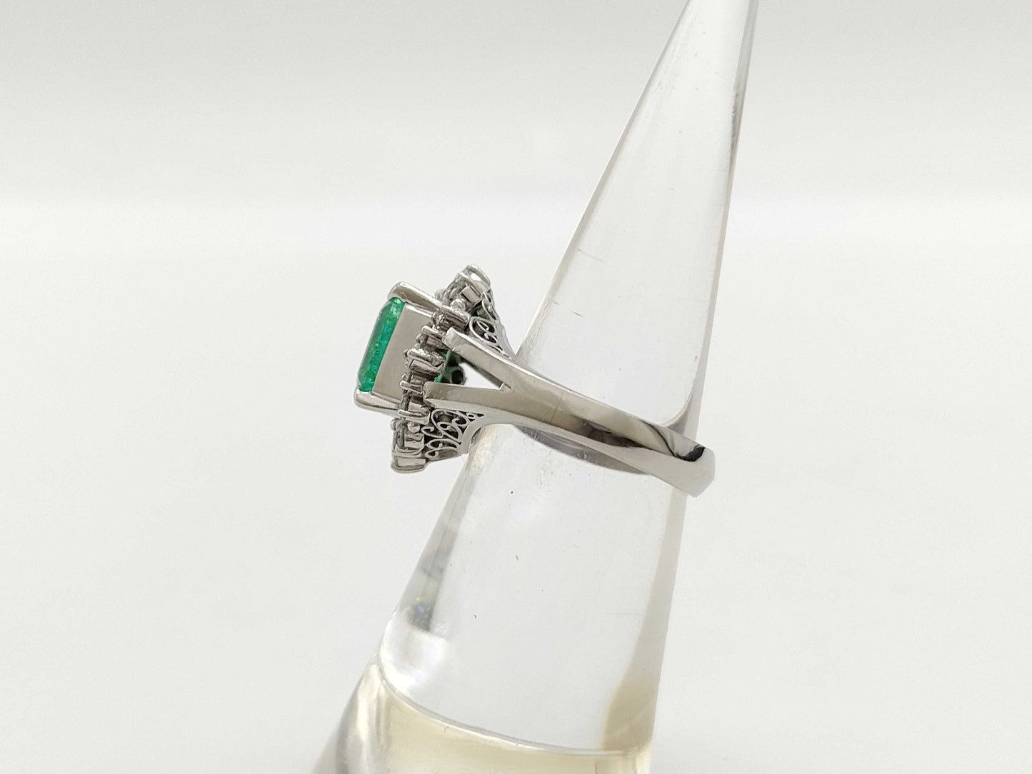 E3.07ct D0.48ct Pt900 7.3g Ring