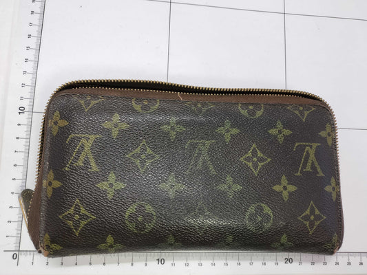 LOUIS VUITTON Monogram Vuitton Monogram Zippy Organizer Wallet