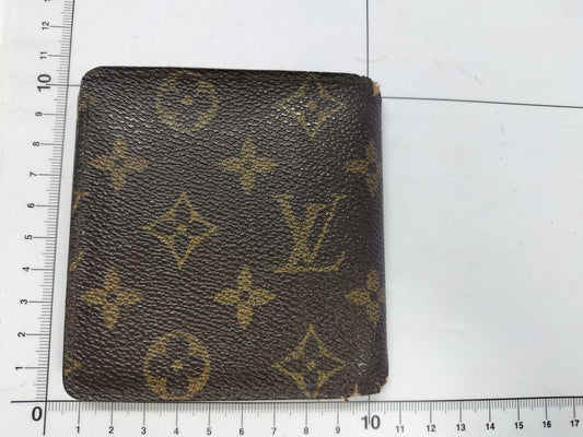 LOUIS VUITTON Monogram Bifold Wallet
