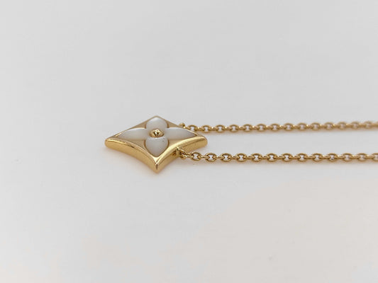 LOUIS VUITTON Pandantif Star Blossom Shell Necklace in Au750, 6.2g