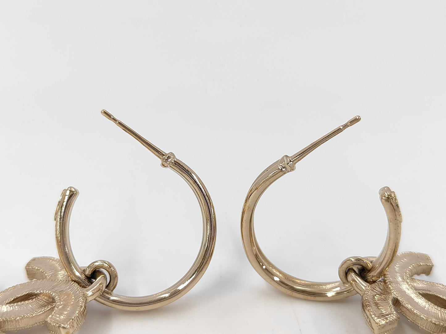 CHANEL A23C GP earrings