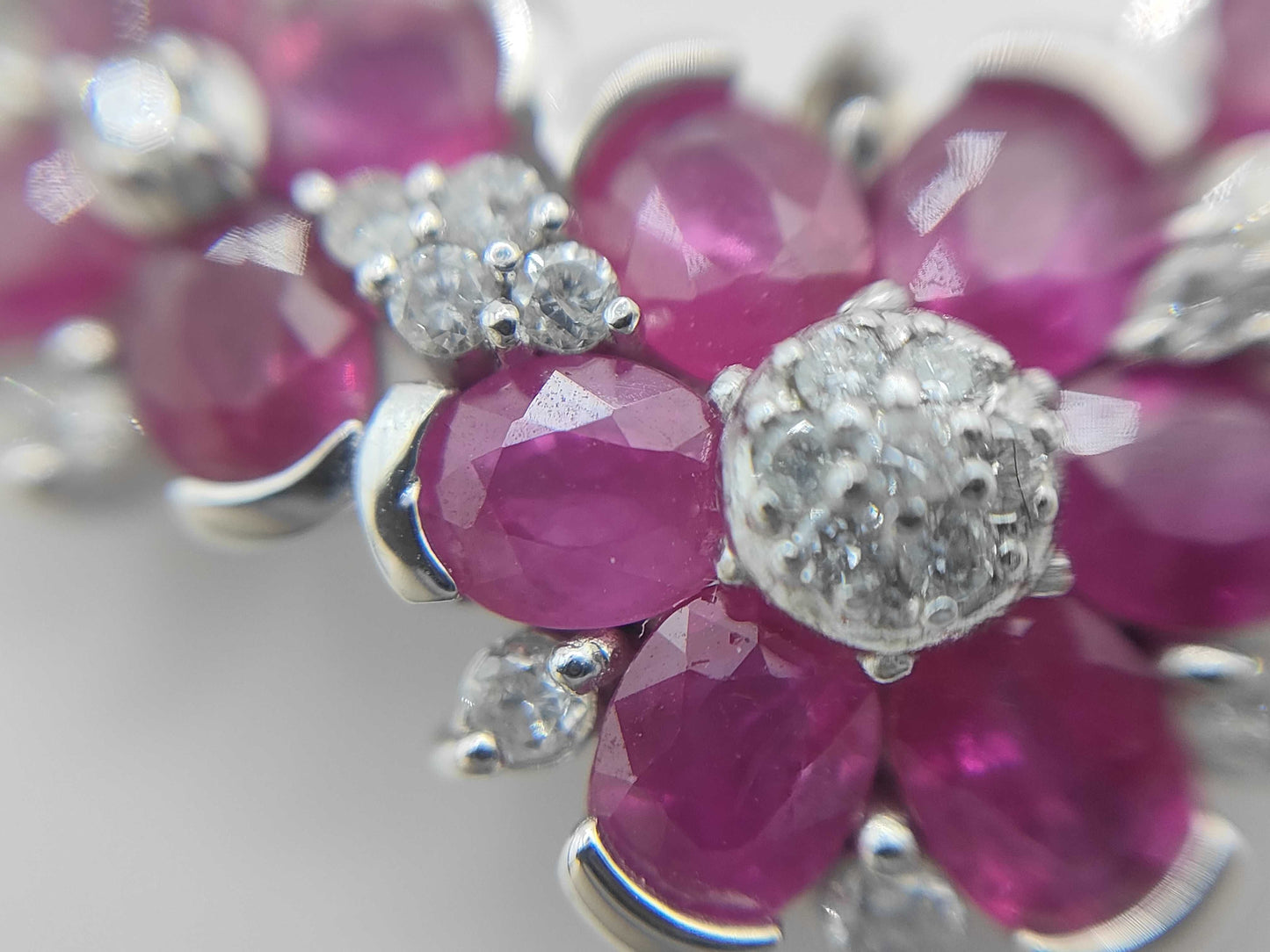 R17.70ct D0.50ct K18WG 29.2g Necklace