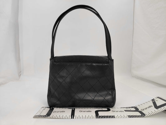 CHANEL Matelasse One-Shoulder Turnlock Shoulder Bag