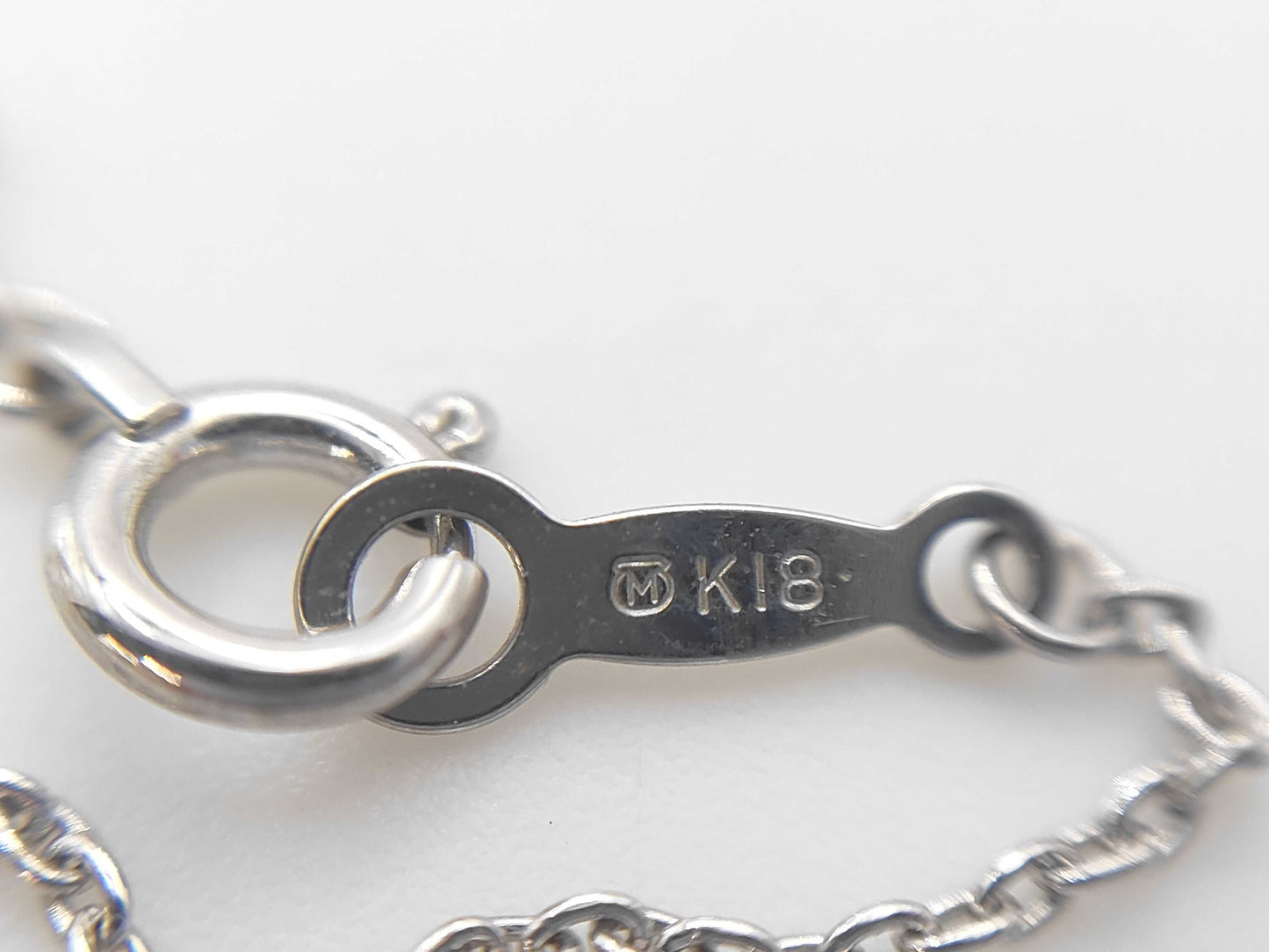 MIKIMOTO Treble Clef Motif Necklace with 0.03ct D0.15ct Colored Stones and 4.1g K18