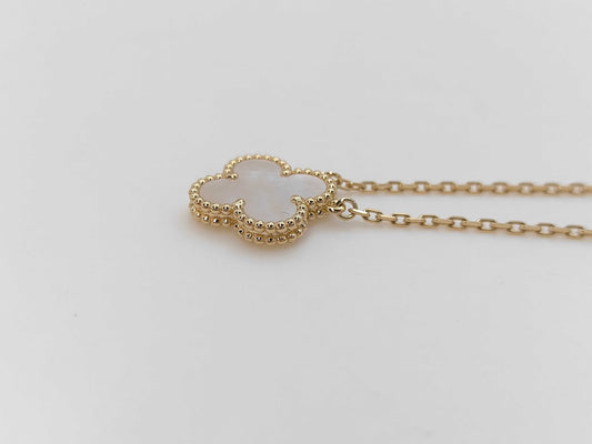 Van Cleef & Arpels Vintage Alhambra Mother-of-Pearl Necklace in Yellow Gold and Au750, 5.4g