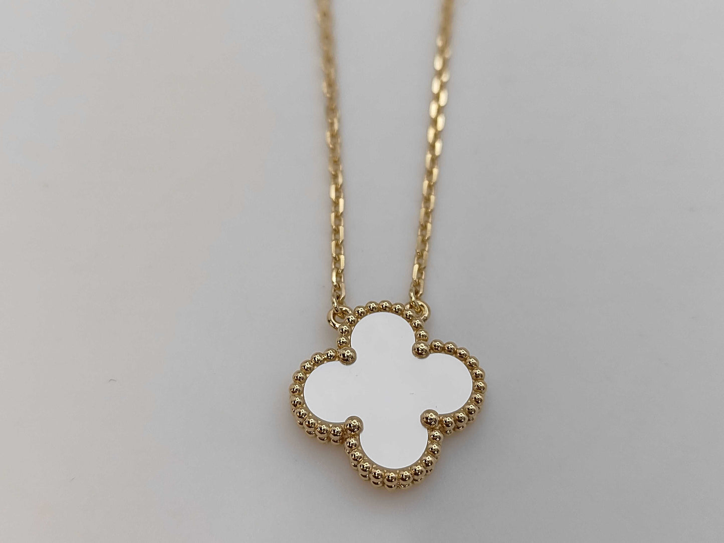 Van Cleef & Arpels Vintage Alhambra Mother-of-Pearl Necklace in Yellow Gold and Au750, 5.4g