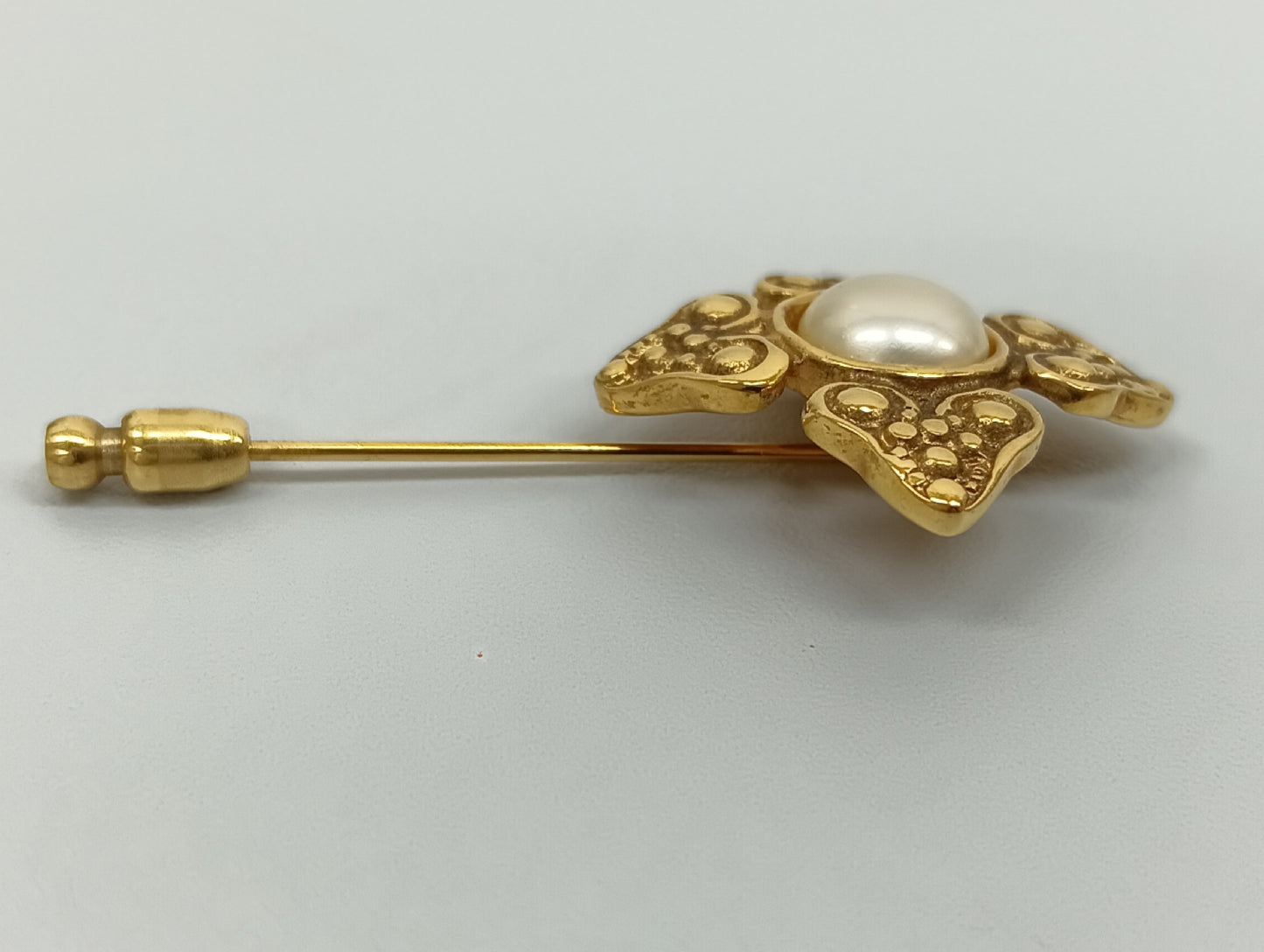 CHANEL Pin Brooch GP x Faux Pearl Gold Brooch