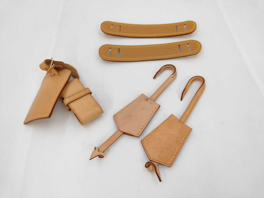 LOUIS VUITTON 5-piece set of crochet, name tag, and shoulder band. Other accessories