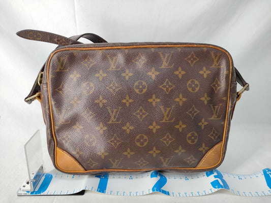 LOUIS VUITTON Monogram Louis Vuitton Monogram Nile Shoulder Bag