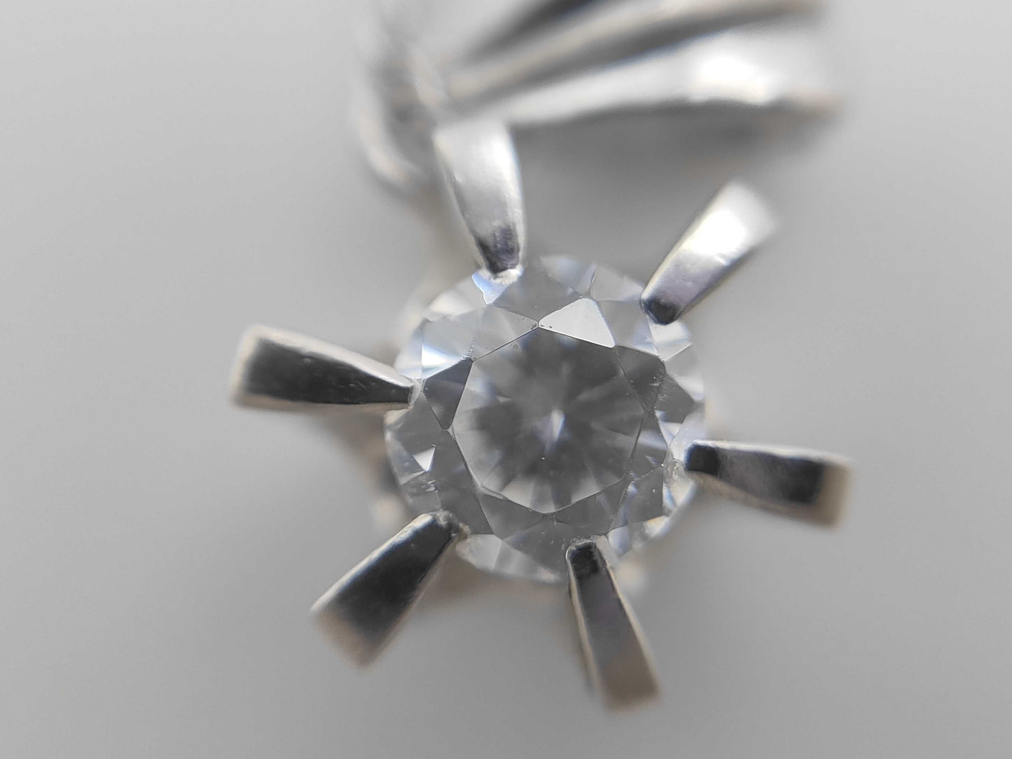 Transparent Stone Pt650/K13 3.0g Necklace