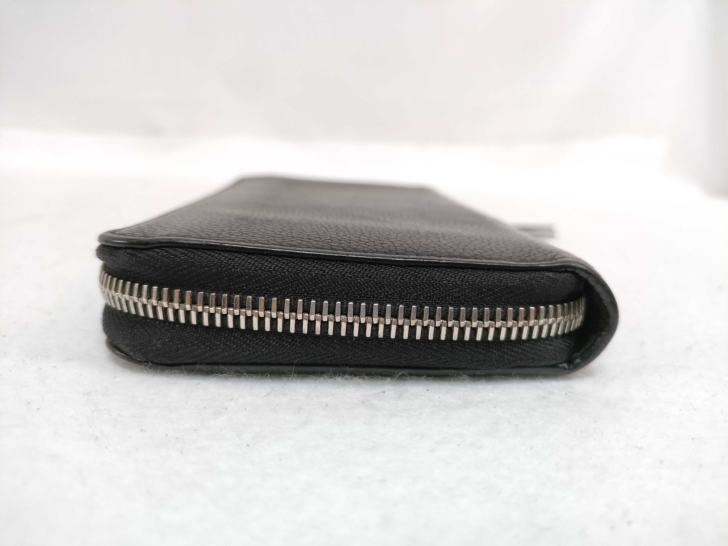 LOUIS VUITTON LockMe Zippy M62622 Noir UB5108 Wallet