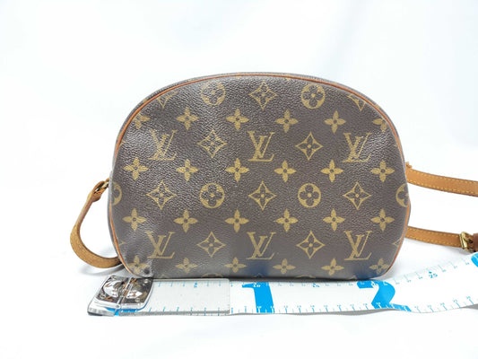 LOUIS VUITTON Monogram Blois Monogram SN1014 Shoulder Bag